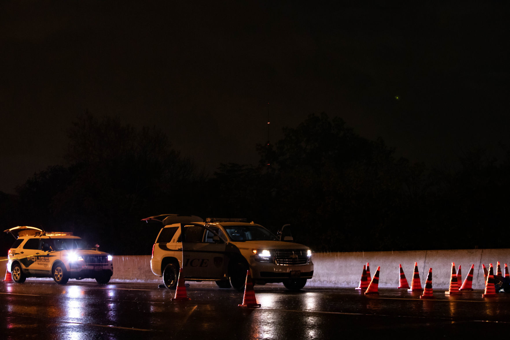 Officer shot in Webster Groves on Interstate 44 at the Elm Avenue exit
